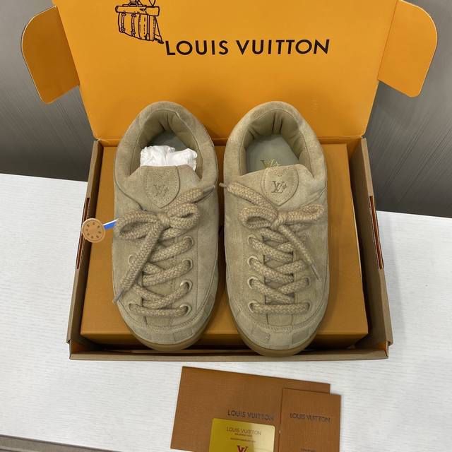 出厂价p Louis Vuitton 25Ss ，Lv联名Nigo Yeti 胖丁 丑萌，众多网红明星纷纷开秀上脚 ， 经典百搭的单品 面料：进口牛反绒。内里：