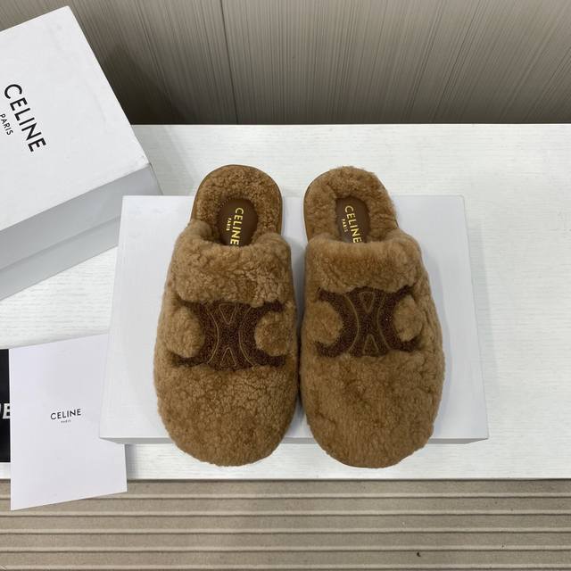 出厂价p Celine 塞琳 25Ss秋冬新品 羊毛包头拖鞋 这一季的赛琳又让我重新爱了它一次 这季节美鞋太多这款毛拖 真的是让我无法自拔 热售中真羊毛拖鞋，美