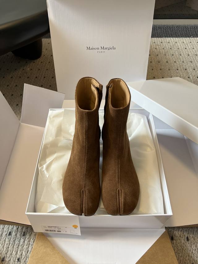 莞产 Maison Margiela 25Ss 马吉拉分趾系列粗跟跟分趾靴 代购同渠道硬货 区分市场Low版 原版套楦鞋型很经典，不管是价格p还是品质通通秒杀市
