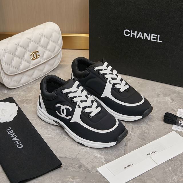 p 经典爆款 Chanel香奈儿 25专柜顶级休闲款运动鞋 这款经典设计；鞋面多种工艺电绣的风格；大底却时尚运动；不平凡的拥入了多种配色元素 多元化混搭非常好看