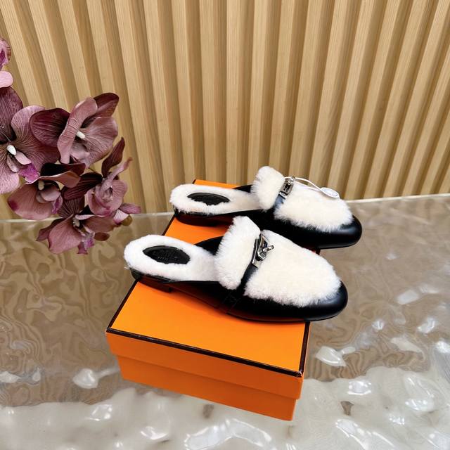 顶级版本 爱马仕Kelly扣乐福半拖完美一比一 爱马仕Hermes 22Fw New Arrival～ H家今年秋冬新出的新款乐福半拖 简直是太完美了，怕磨脚的