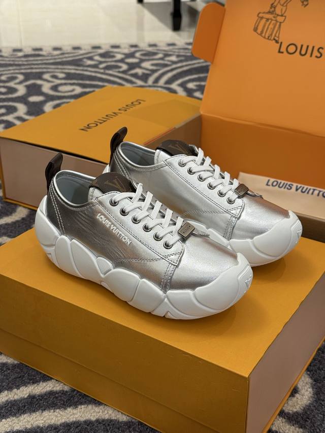 Lv 新款运动鞋Bubble 造型好酷啊，但完全也不浮夸，Nice 轻松增高5Cm，简约好看 Size35-41