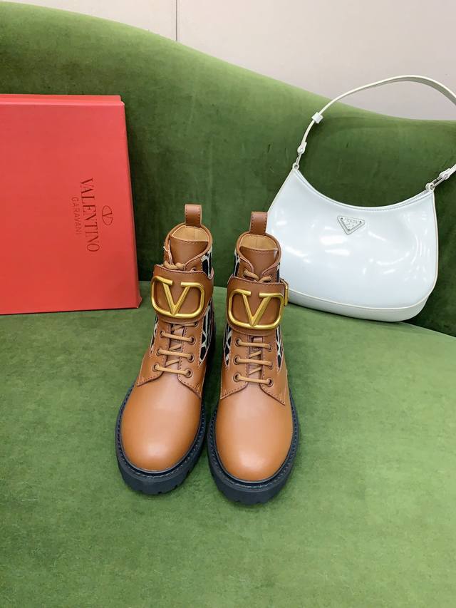 出厂价p Valentin*新款大Ｖ扣机车短靴 拼接定制提花布面 又酷又飒 上脚效果超赞 鞋面原版小牛皮 内里垫脚牛皮 原版开模成型底 码数35-39 40 4