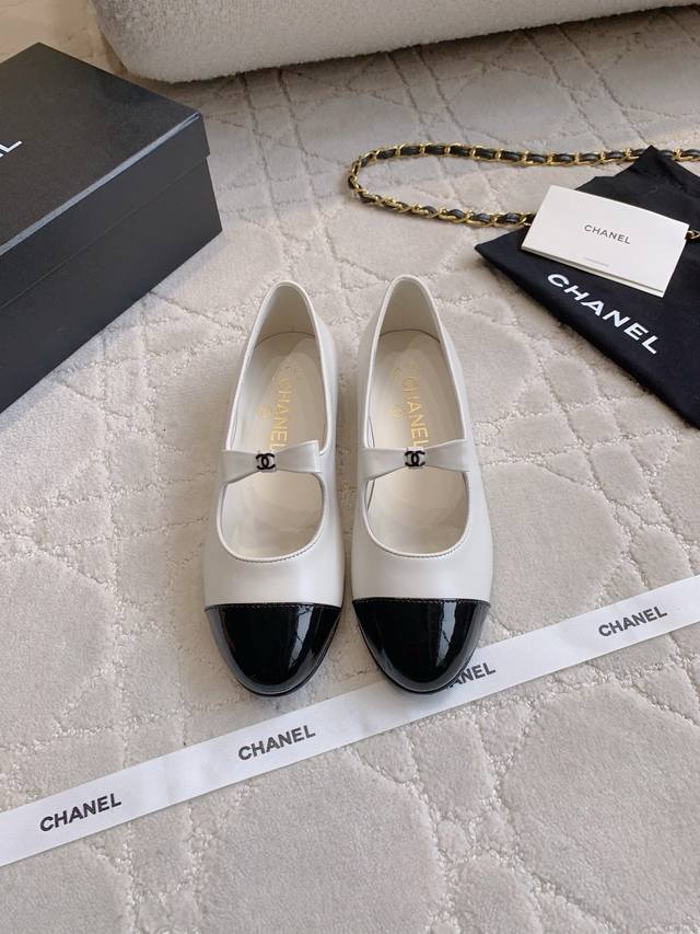 出厂价p Chane*新款蝴蝶结玛丽珍鞋 香家高级感这块总让人大写的服气 看起来简单的款式 但上脚就莫名很高级 绝对的少女感 舒适好穿 鞋面小羊皮 内里垫脚羊皮