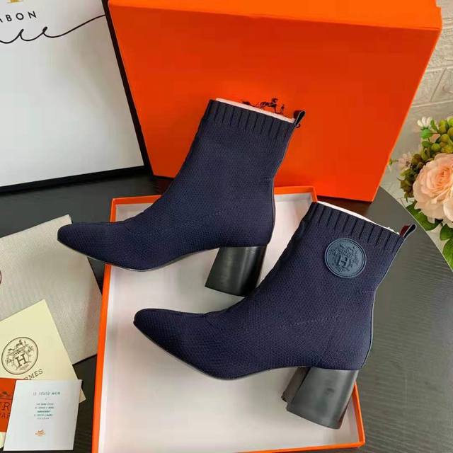 皮底 Hermes 爱马仕 早秋新款巨献 市场最高版本！原板1:1代购级别品质。 这款是本季H家最年轻的一款单品了！这个季节穿刚好，上脚超好看，特显修长 面料：