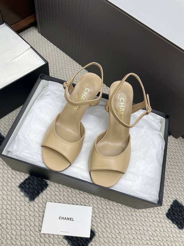 顶级版本 Chanel 小香2025Ss春夏新款高跟凉鞋 轻奢而不累脚、上脚可随意搭配春夏的服饰、更加彰显质感和品味、简约中带奢华的外观、哪怕只是一款凉鞋 绝对