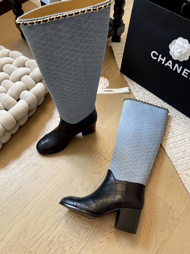 Chanel 25A新款链条粗跟靴子系列！ 顶级版本！抢先发售 鞋面羊皮 内里羊皮 真皮大底 原版定制链条！6Cm 码数：34-41 34 40 41定制不退不