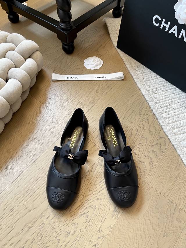 Chanel 25C新款蝴蝶结单鞋系列！ 顶级版本！抢先发售 爆款小仙女们必备！鞋面内里混种羊皮 原版真皮大底！ 码数：34-41 34 40 41定制不退不换