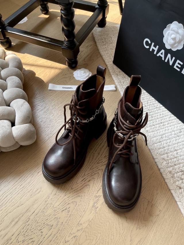 Chanel 25K新款厚底马丁靴！ 顶级版本！抢先发售 鞋面牛皮 垫脚羊皮 防滑大底 码数：35-41 40 41定制不退换
