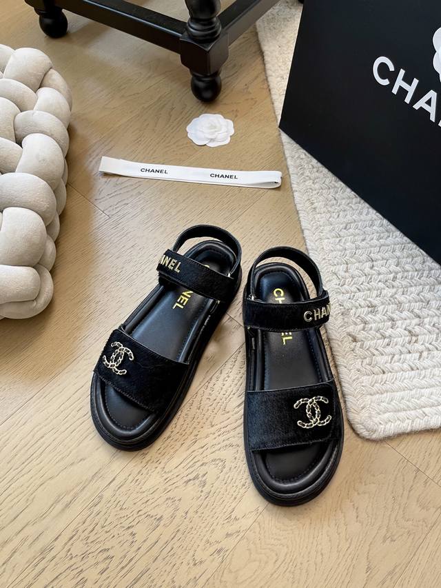 Chanel 25新款魔术贴凉鞋 顶级版本！抢先发售 鞋面马毛 内里羊皮 原版橡胶大底 码数：34-41 34 40 41定制不退不换