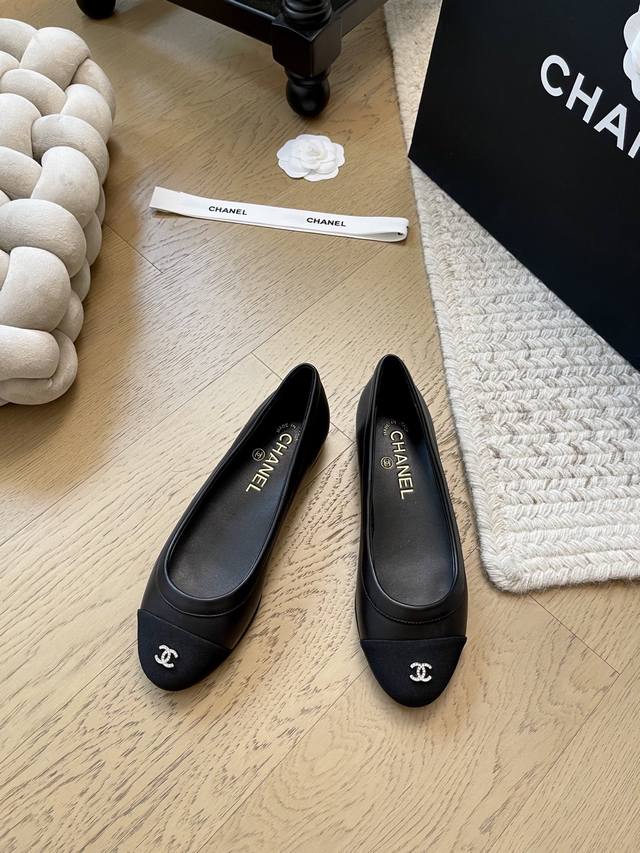 Chanel 新款中古系列单鞋 顶级版本！抢先发售 鞋面定制面 内里垫脚羊皮 真皮大底。 码数：37-41 34 40 41定制不退不换