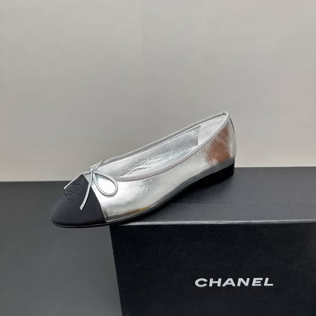 Chanel小香香奈儿顶级货芭蕾舞鞋 银色平底单鞋 时尚单品 永恒的经典保持高雅.精美的风格 明星 网红上脚随处可见 奢华 永不褪去的流行原版复制，鞋面；进口混