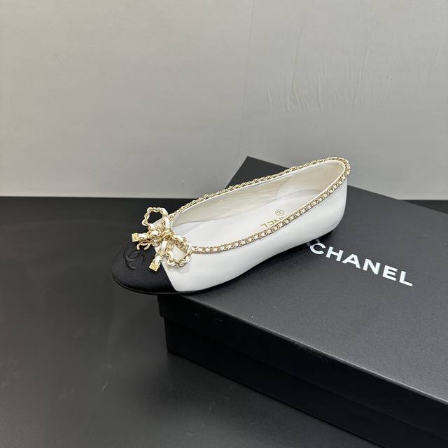 早秋新款Chanel 香奈儿25B 小香链条蝴蝶结芭蕾舞鞋双C平底单鞋 一款充满香家气息的神鞋，今年爆火的蝴蝶结装饰搭配经典穿皮链条元素，高级的淑女气质 鞋子千