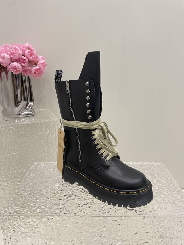 顶级版本 代购级别 Dr.Martens马丁博士 马丁靴 朴彩英Rose同款秋冬Dr马丁靴 ，终于出货了， 面料：原版牛皮 内里：羊皮 大底：原版大底 尺码：3