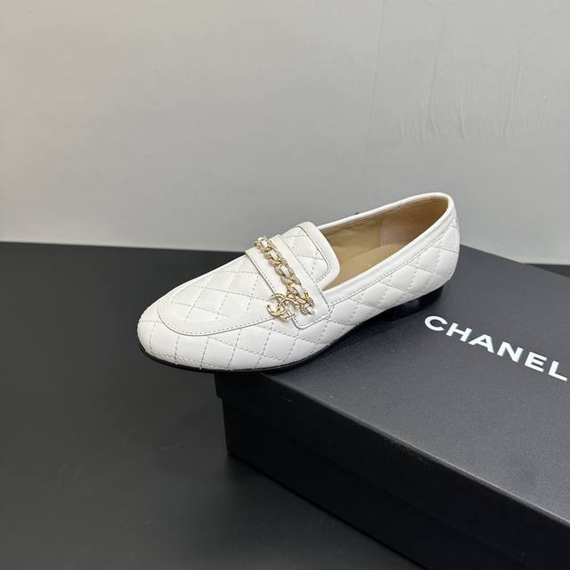 2025春季新款Chanel香奈儿小香钻饰链条电绣菱格乐福鞋单鞋，一年四季皆可穿 不管什么时候拿出来搭配都贼高级耐看 逛街压马路赚足眼球！轻松游走于通勤和休闲场