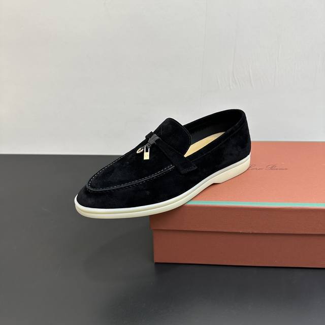 代购级 Loro piana 乐悠翩雅 25 舒适柔软乐福鞋 Lp是意大利顶级奢侈品牌 低调奢华 设计都是一贯纯色系 简单、细节巧妙、清新脱俗！ 不想满大街撞款