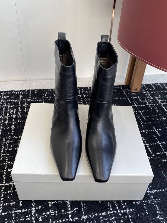 代购级麂皮490 牛皮 Brunello Cucineli Ss 25New Arrival～ 秋冬新款系 方头切尔西短靴 上脚帅气舒适 秋冬一定要有一双Bc的