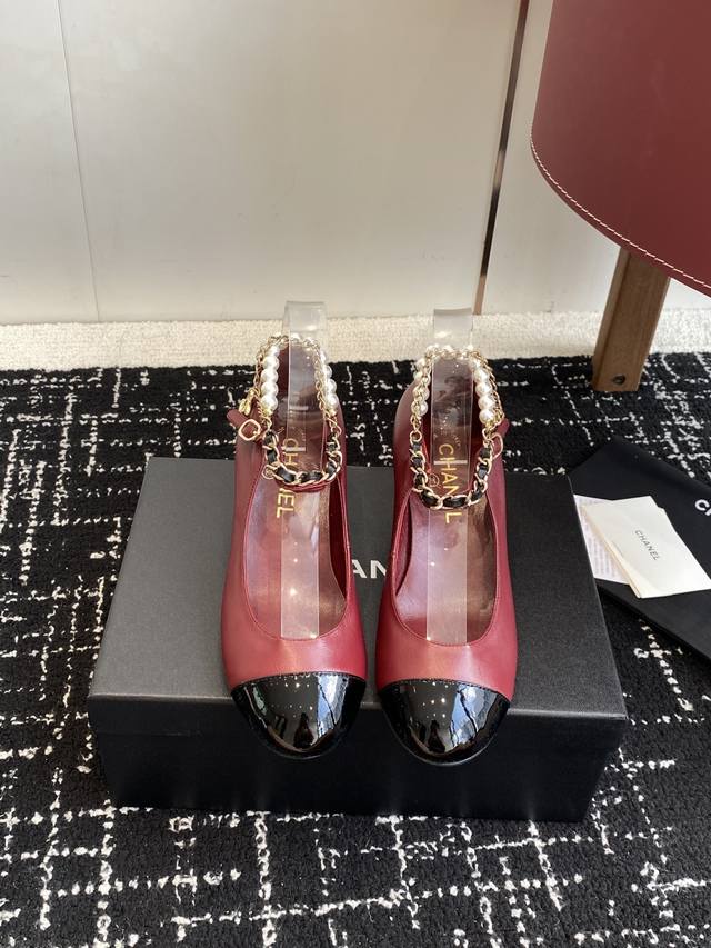 代购级平底390 高跟 Chanel 25Ss 春夏系列 玛丽珍 单鞋 非常火的大双C设计手工车线非常耗时耗力 独特大底双拼做法 玫红色底贴让你不经意露出亮点大