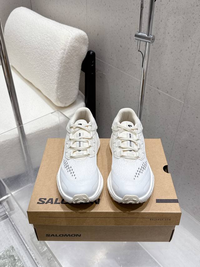 出厂：情侣款 Salomon 萨洛蒙 第三代 Aero Glide 3 Grvl 鞋面：Grvl版本编织更加紧密、外侧的压胶也有防污防泼水的功效、透气性很好 鞋