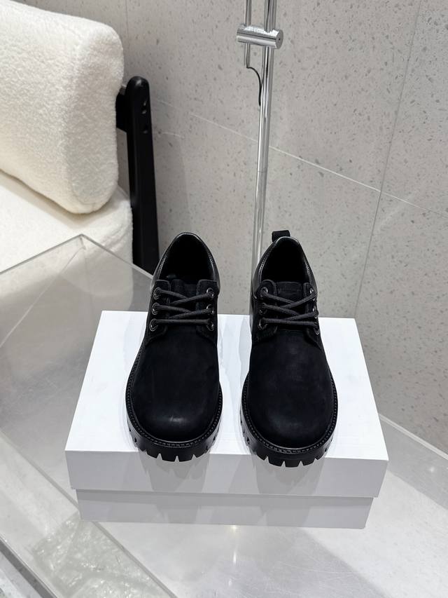 男码+10 25Ss秋冬新款 顶级品质 Celine 赛琳 情侣款马丁大黄靴系列经典厚底系带乐福鞋 经典再现 缠绕鞋带勾勒随性，复古孔眼点缀细节，耐磨橡胶底伴你