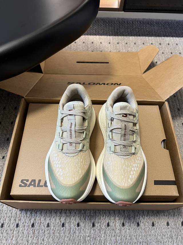 顶级品质 Salomo*25Ss新款Aero Glide3 Grvl跑鞋 Salomon 的产品以卓越的品质和独特的设计著称，注重产品的功能性和耐用性，同时兼顾
