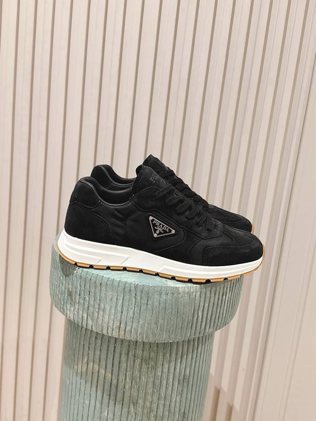 顶级版本：男款 :prada 25新款男士運動鞋 轻便的尼龙拼接绒面皮材质，很好穿～ 兼具运动、活力与时尚感色 Size 39-45