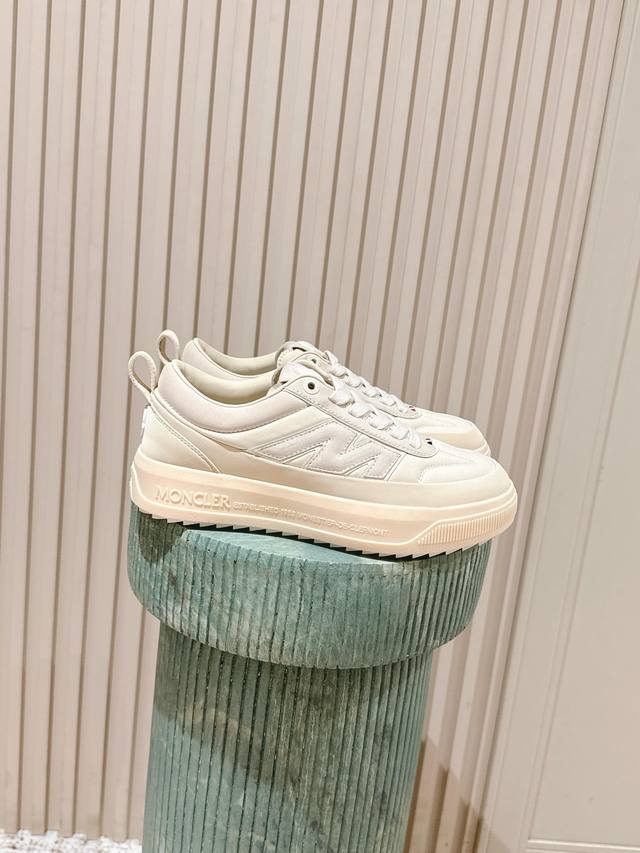 顶级版本：男款 :Moncler 盟可睐 蒙口 户外 休闲 运动鞋 老爹鞋 原版购入开发 做货 运动鞋旨在陪伴您在温暖的天气进行户外活动，是我们标志性运动鞋的轻