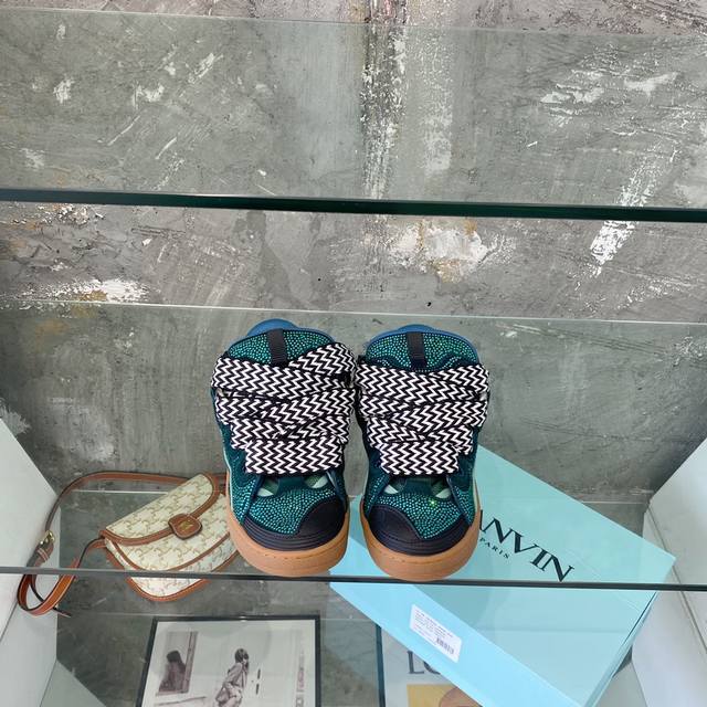 镶钻 情侣款 顶级版本Lanvin 浪凡 面包鞋Ins小红书热门爆款来袭，王炸单品众明星网红热衷款。炸街神器、潮流时尚 、性价比之王、重工打造1：1复刻码数：3