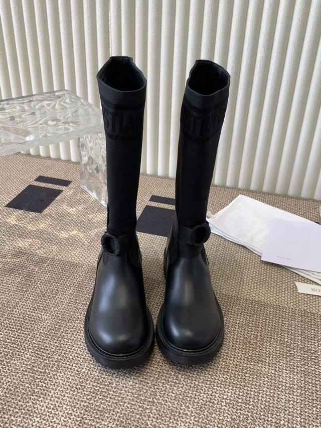 Dior 迪奥 24秋冬靴复古工装靴 秋冬最新色高定海报款D-Mor 电绣拼色字母Logo圆头中筒涂鸦女靴 明星同款低跟一脚蹬骑士军靴 原版开发 市面顶级 高端