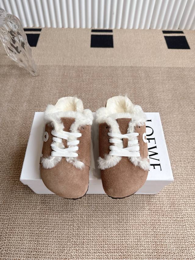 Loewe X Birkenstock 罗意威X勃肯鞋毛毛鞋 博肯全鞋 皮革绒面双扣时尚休闲平底鞋 牛皮绒面革质地柔软搭配可调节鞋扣提升穿着舒适度⑤ 人体工学设
