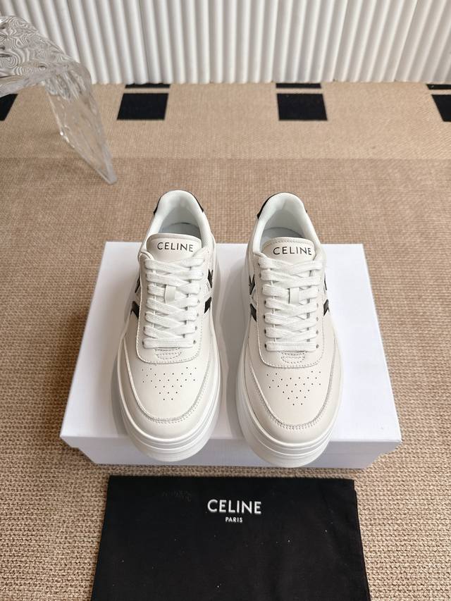 Celine 赛琳25秋冬新品经典厚底休闲小白鞋 最火单品之一！刘雯 杨幂 Lisa同款，华丽又实用，本身的质感符合休闲华丽这个看似矛盾的风格，而其皮件及配件从