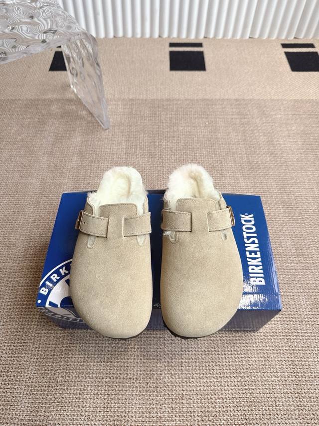 Birkenstock勃肯包头毛毛鞋 Birkenstock博肯鞋真的是我的爱，建议大家入手，真的非常非常百搭，走路舒服，时髦，各种配衣服。总之，勃肯托鞋一定一