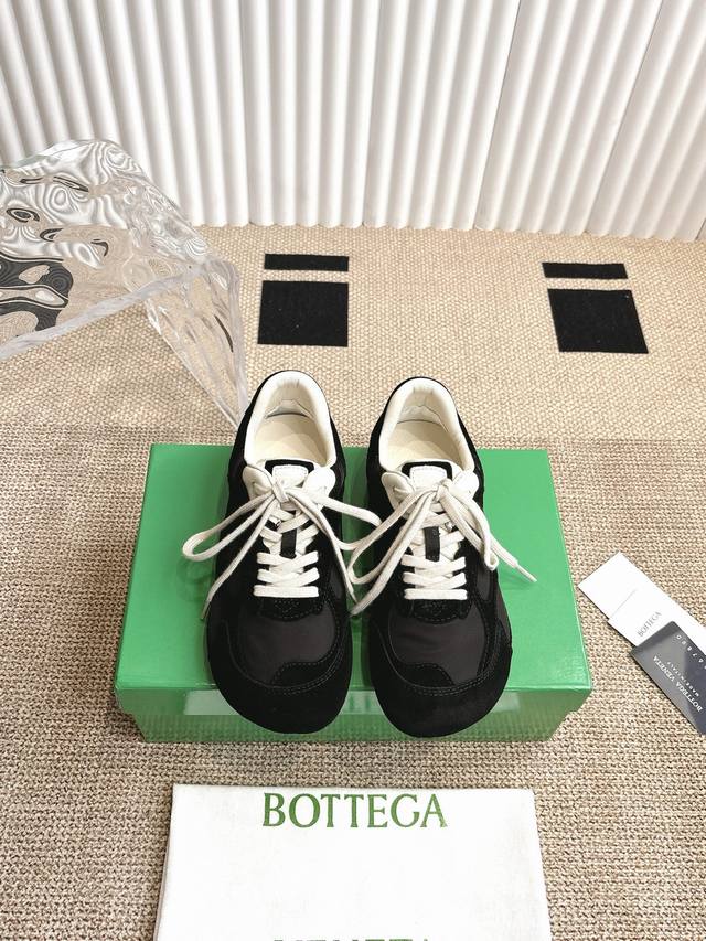 女 男 Bottega Veneta 全新Orbit运动鞋王炸单品众明星网红热衷款，领先设计科技感十足，真的很难不爱，太酷了！码数：女35-40、男41-45