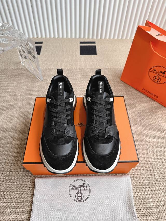 Hermes 爱马仕 休闲运动鞋 -鞋面：纳帕小牛皮、反绒羊京皮、品牌高丝光帆布、鞋舌.后跟.品牌Logo织带 -内里：品牌帆布，垫脚；水染牛皮 -大底：超轻T