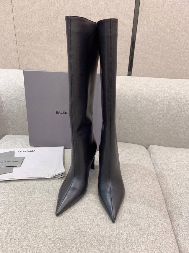 短靴 长靴 Balenciag*新款尖头靴 上脚超稳！靴筒笔直硬挺 又酷又飒 鞋面小牛皮 内里垫脚羊皮 意大利真皮大底 跟高8Cm 尺码35-39