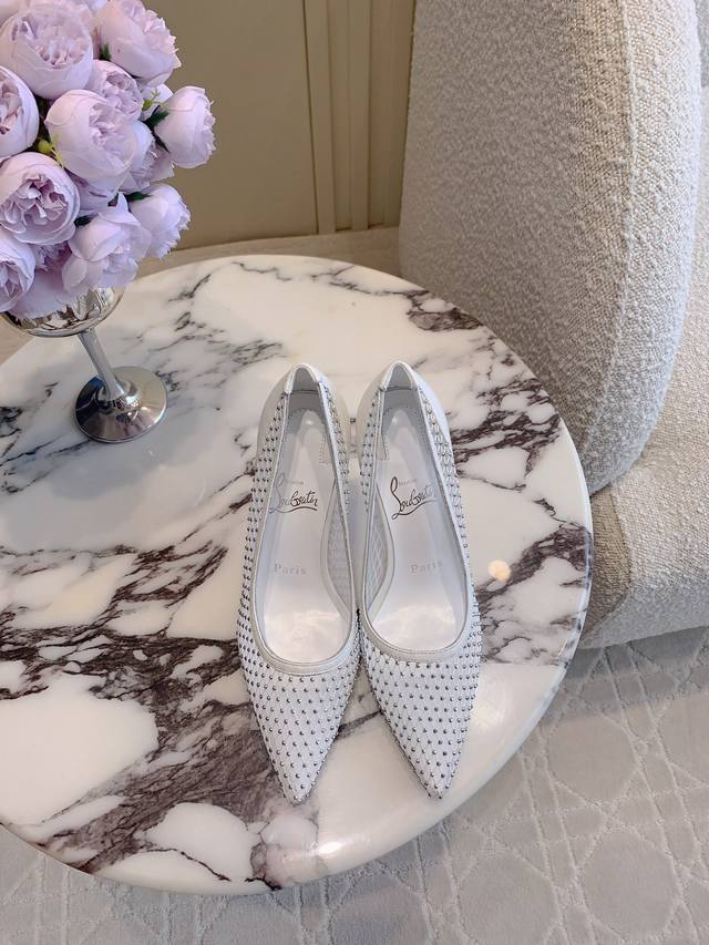 出厂价p Christian Loubouti* 新款水钻红底高跟鞋 Bling Bling 水钻装饰 超级重工 闪耀夺目 富贵迷人 交织出童话般的梦境 鞋面进