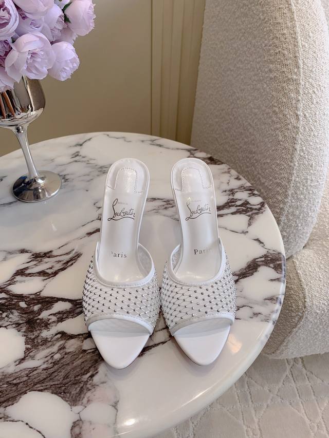 出厂价p Christian Loubouti* 新款鱼嘴高跟凉拖鞋 流畅的曲线勾勒曼妙风情 尽显性感风姿 鞋面进口超闪水钻 垫脚羊皮 原版进口Ar1顶级真皮大