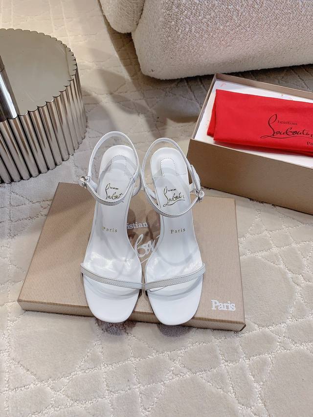 出厂价p Christian Loubouti* 新款高跟凉鞋 简约一字带设计 流畅的曲线勾勒曼妙风情 尽显性感风姿 万年经典款 鞋面牛皮 内里垫脚羊皮 原版进
