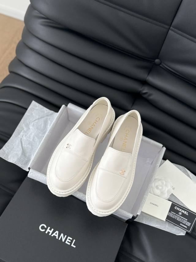 Chanel 24B新款厚底松紧一脚蹬系列 经典款 好穿又百搭 鞋面牛皮 天鹅绒 内里羊皮 原版大底 Size:35-39 其他码数定做