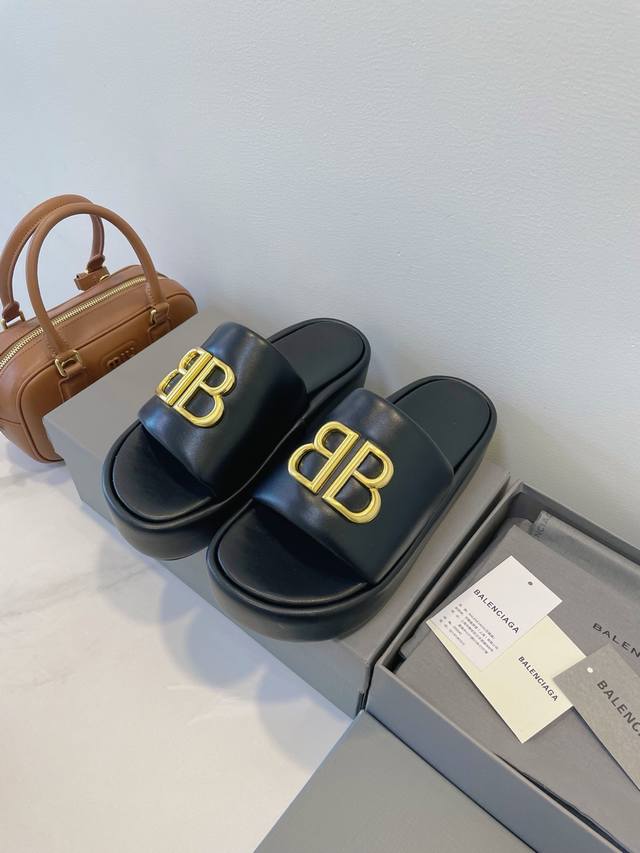 Balenciaga 巴黎世家 经典元素 清新面包托鞋 拥有不羁感 2025日常百搭，摩登，逆风，性冷，厚底增高，柔软小牛皮材质，原版印字Logo橡胶大底，Si