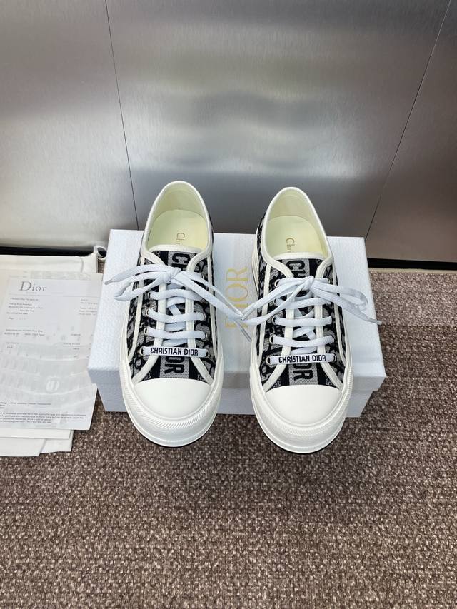 工厂p价p女码 男码 Dior 迪奥2025早春最新情侣款厚底绑带低帮休闲鞋 Walk’N Dior Oblique 暗花字母Logo提花刺绣图案拼色帆布运动小