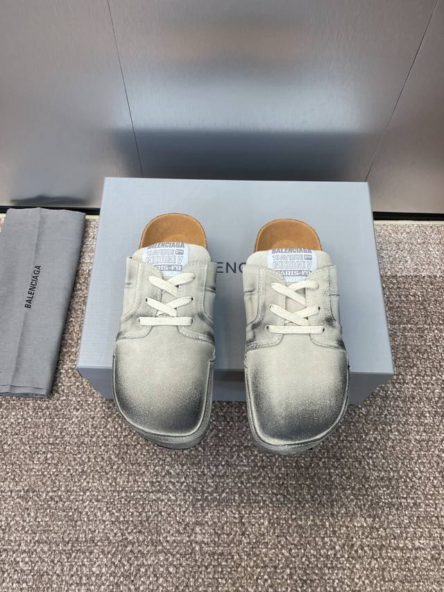 工厂p价p Balenciaga X Birkenstock联名合作款2025秋冬新款Boston情侣款勃肯鞋 巴黎世家字母Logo厚底系带穆勒拖鞋 材质：鞋面