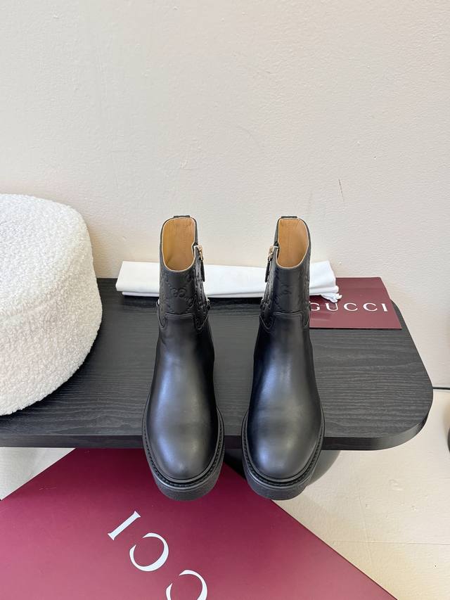 Gucci 古驰 最新走秀款长靴中靴系列 顶级代购品质 进口丝光绒皮长靴 做工与原版一致！ 鞋面：丝光绒皮+品牌织带 内里 ：牛皮里 整张皮无断开没拼接与原板一