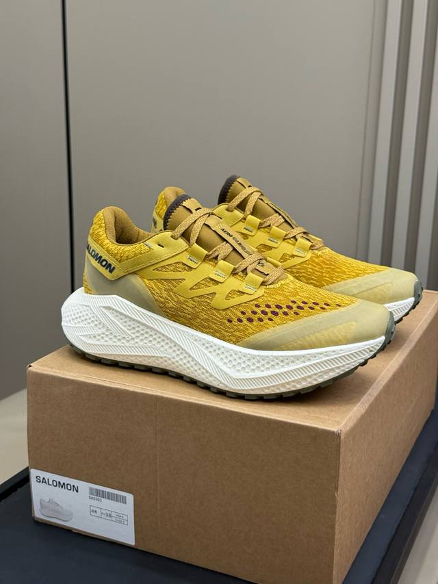 顶级版本 配飞机盒 Salomon 萨洛蒙跑鞋 情侣款萨洛蒙Aero Glide 3是一款多功能越野跑鞋 专为公路训练和日常路跑设计，提供卓越的缓震、透气和稳定