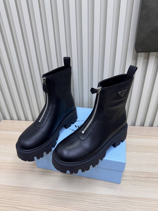 prada 情侣马丁靴 穿上就是街头最酷Cp档 专柜原版开模！1:1天花板级复刻 这双靴子真的绝了，细节控直接沦陷 进口Tpu大底 + 锡模真空成型工艺 防滑耐