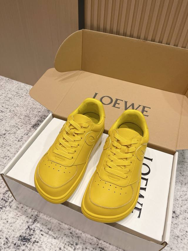 顶级版本：女 男 Loewe 罗意威 25Ss秋冬 情侣款 新款Jambo板鞋 绑带复古英伦风小白鞋休闲鞋 市场高品质 原版购入开发，细节处理到位。这将是引爆早