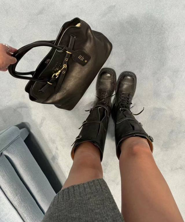 miumiu马丁靴走秀图