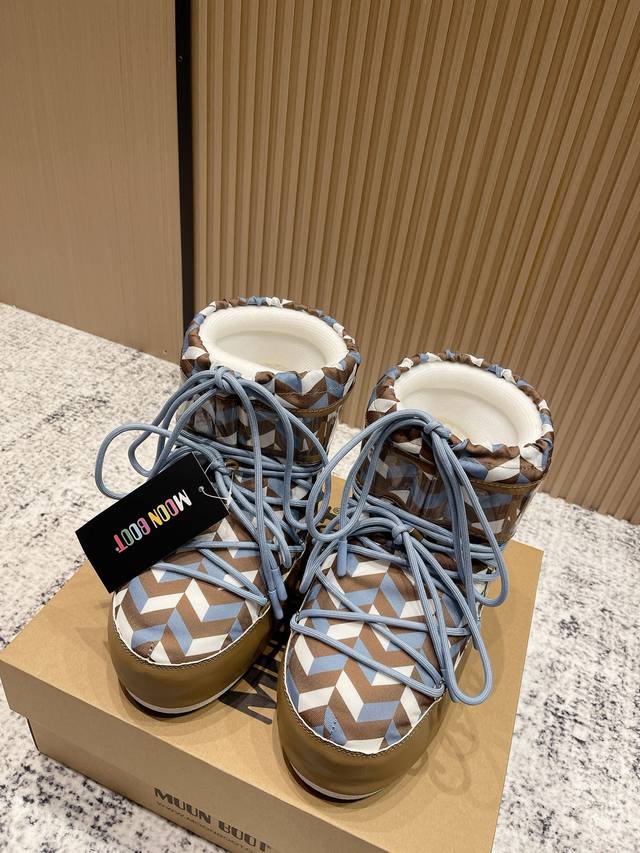 顶级版本： Moon Boot 25 最新 秋冬 丑萌雪地 月亮靴 忘了Ugg吧，时髦人都在穿Moon Boot雪地靴 如果你难以接受Ugg的复兴那现在有一款更