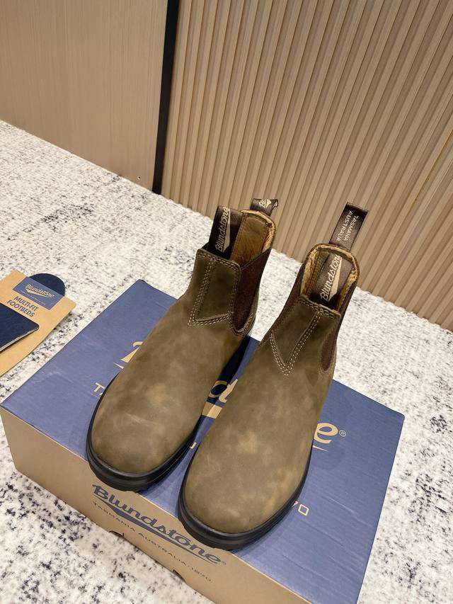 顶级版本： Blundstone澳洲皮具品牌复古 切尔西 短靴 原版购入开发 做货 这款Blundstone的鞋靴以其耐用性和舒适性著称。 面料: 原版进口头层