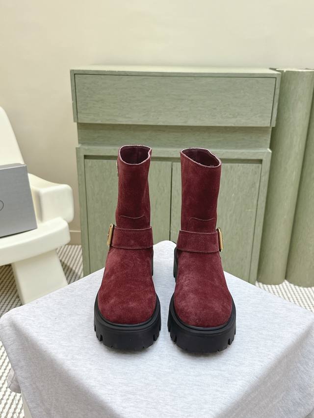 代购级 ｜D0105prada 25Ss普拉达经典三角标一脚蹬 女靴 冬天买不到的系列，绝对是今年的大爆款！！贼好看！prada靴子真的很哇塞！上脚大气显腿瘦气
